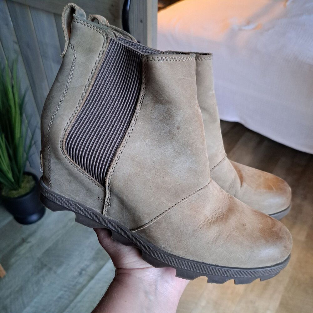 Sorel WOMEN'S Size 10.5 Waterproof JOAN OF ARCTIC WEDGE II Tan Brown Ankle Boots